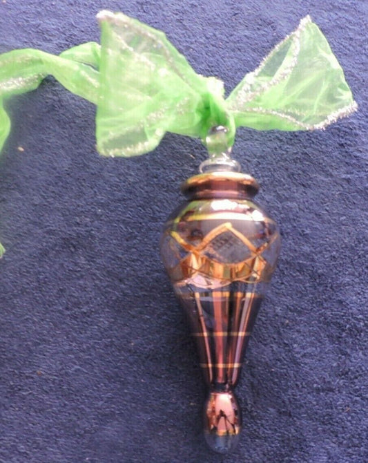 BLOWN GLASS CHRISTMAS ORNAMENT WITH PICTORIAL INLAYS 6.5 LONG 7 INCHES ROUND