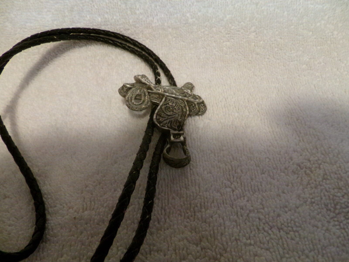 Horse Saddle Western Cowboy/CowGirl - hBolo Tie