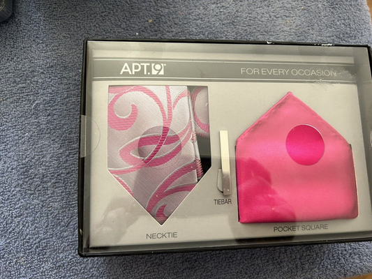 APT. 9 TIE, TIEBAR, POCKET SQUARE SET NIB (FOR EVRY OCCASSION)