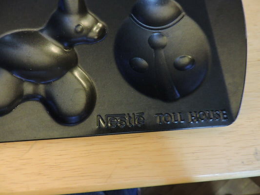 NESTLE TOLL HOUSE NON STICK COOKIE MOLD PAN --CAT, TURTLE, FISH, LADY BUG AND MO