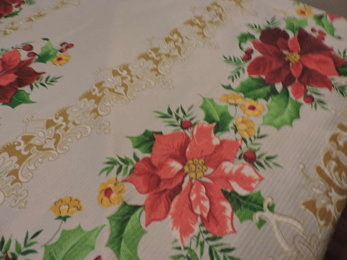 POINSETTIA TABLE CLOTH--87"X61"