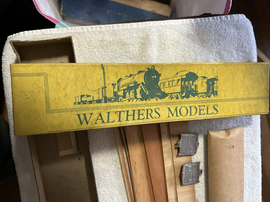 WALTHERS MODELS--RAILROAD EQUIPMENT 50' STEEL AUTO DOUBLE DOOR #6810
