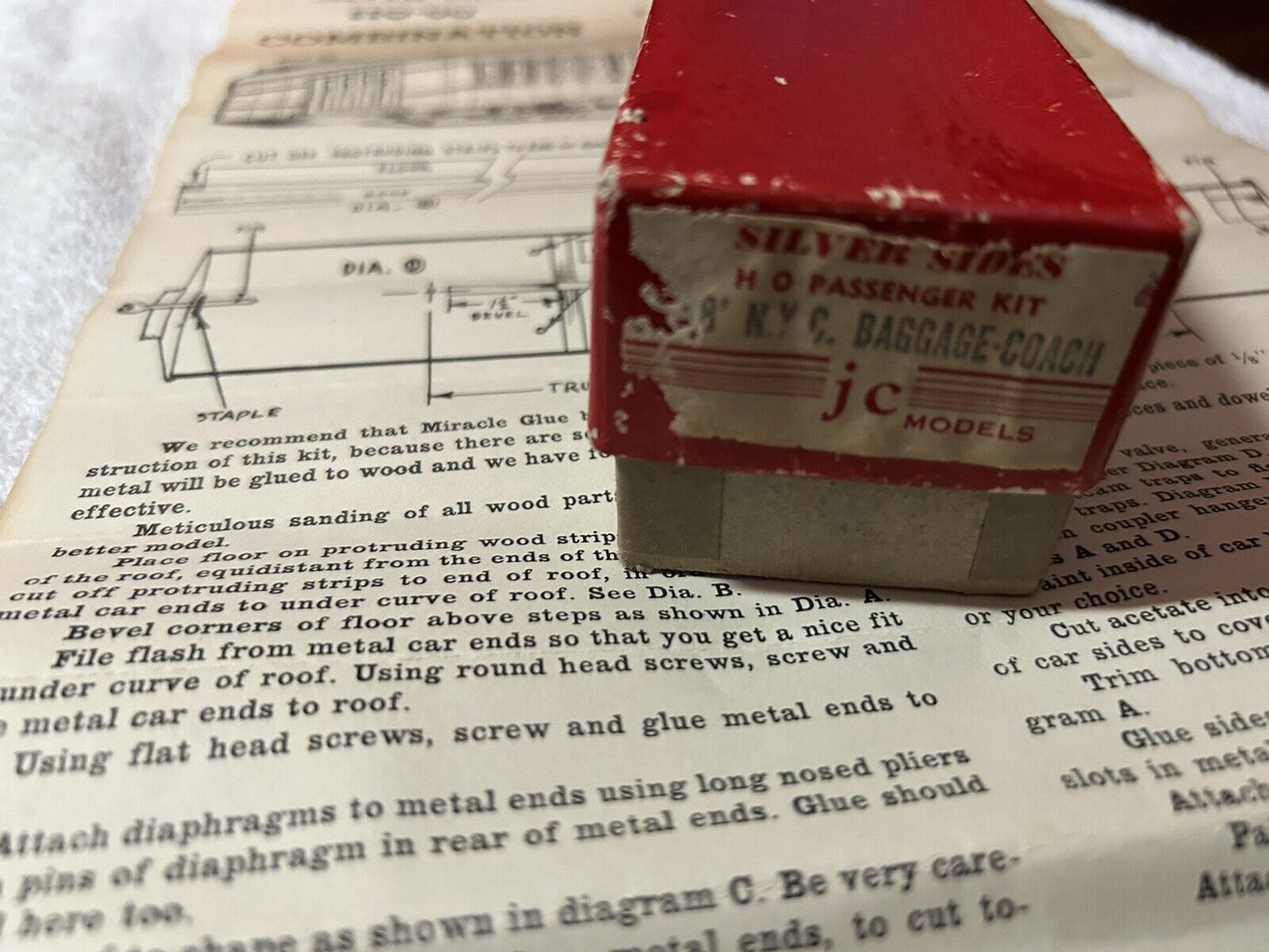 SILVER SIDES HO PASSENGER KIT:68' NYC BAGGAGE COUCH--JC MODELS