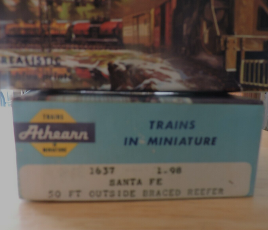 ATHEARN TRAINS IN MINIATURE SANTE FE 50 FT OUTSIDE BRACED REFEER (NIB)