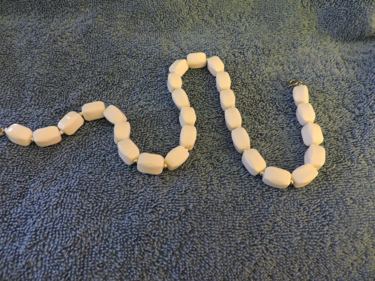LOVELY VINTAGE 60's WHITE NECKLACE - 18" LONG