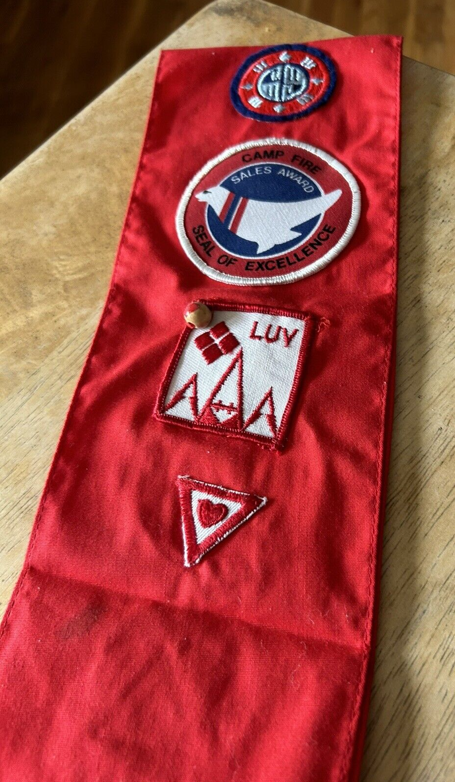 CAMPFIRE GIRLS SASH FROM EARLY 1980'S SASH AND 14 PATCHES