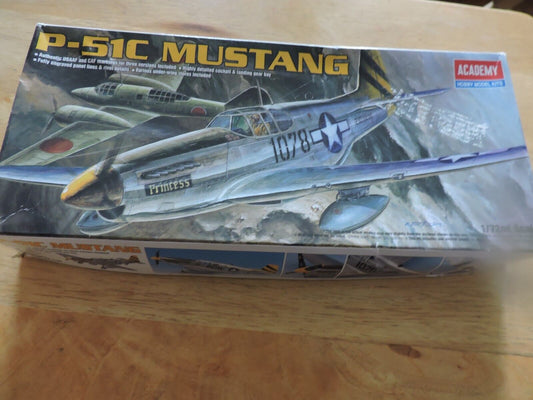 ACADEMY: P-51C MUSTANG PLANE 1/72ND SCALE