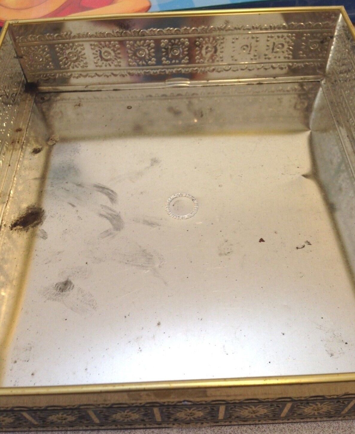 VINTAGE METAL STORAGE BOX