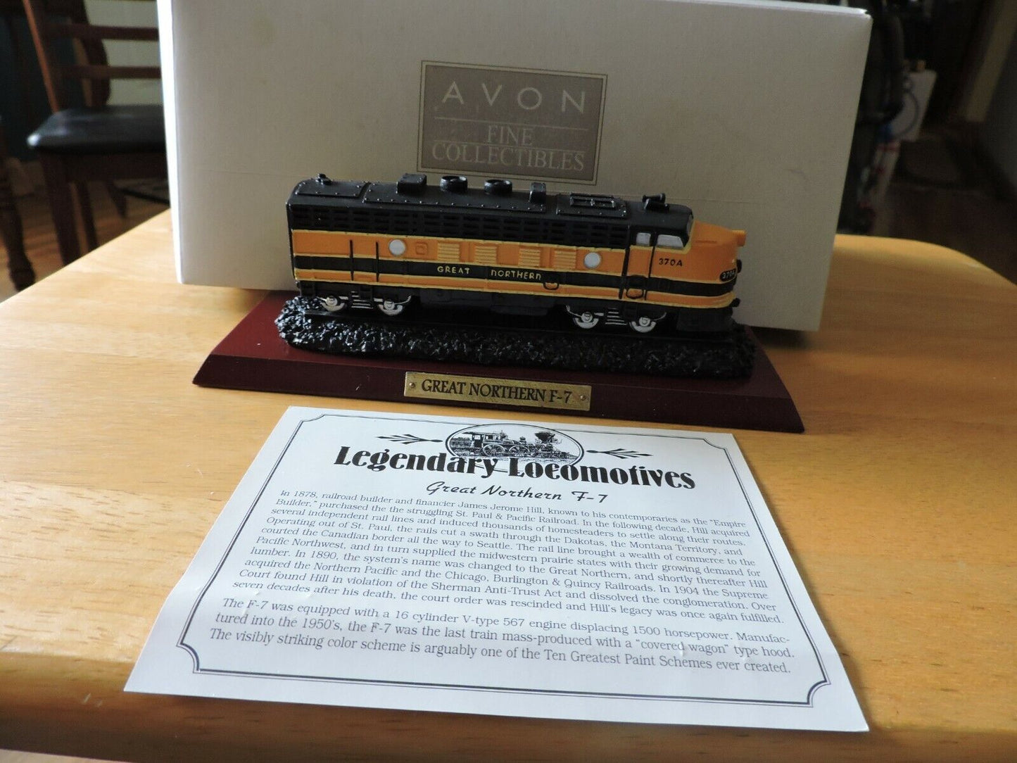 AVON FINE COLLECTIBLE--GREAT NORTHERN F-7 LOCOMOTIVE