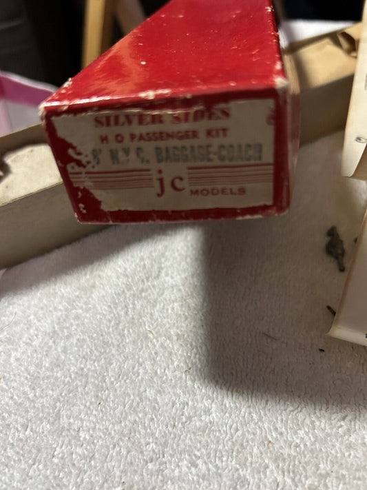 SILVER SIDES HO PASSENGER KIT:68' NYC BAGGAGE COUCH--JC MODELS