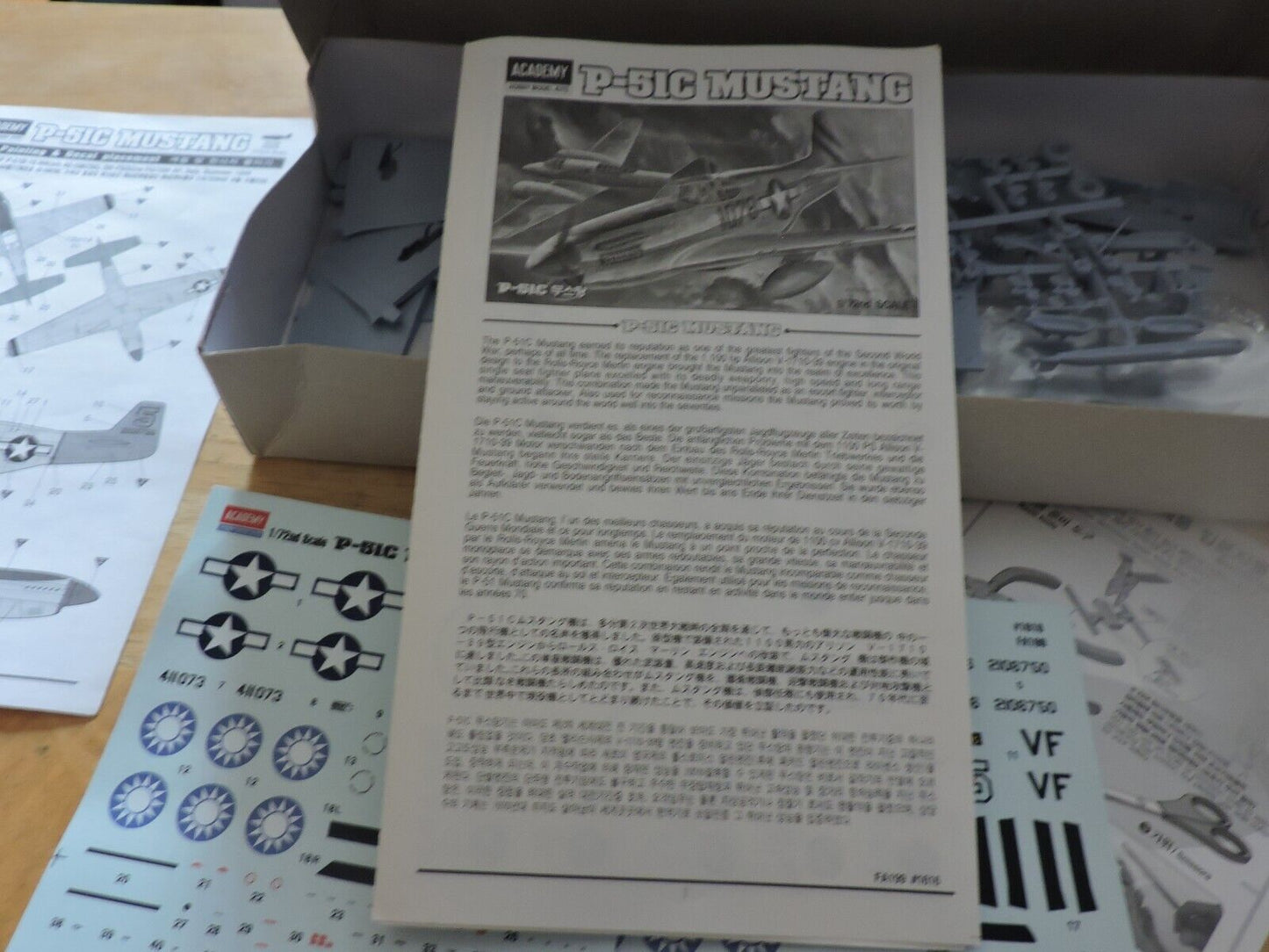 ACADEMY: P-51C MUSTANG PLANE 1/72ND SCALE