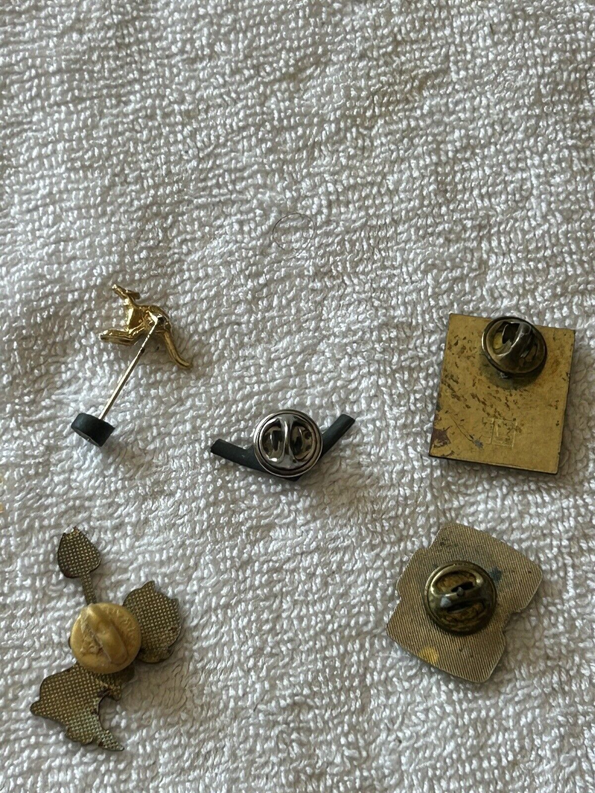 MISC. LAPEL PINS (5) DEVIL, SKOAL, KANGAROO, PLANE, ART