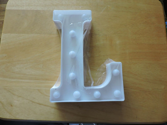 BATTERY OPERATED Light Up Plastic "L"  NEEDS TWO AA BATTERIES