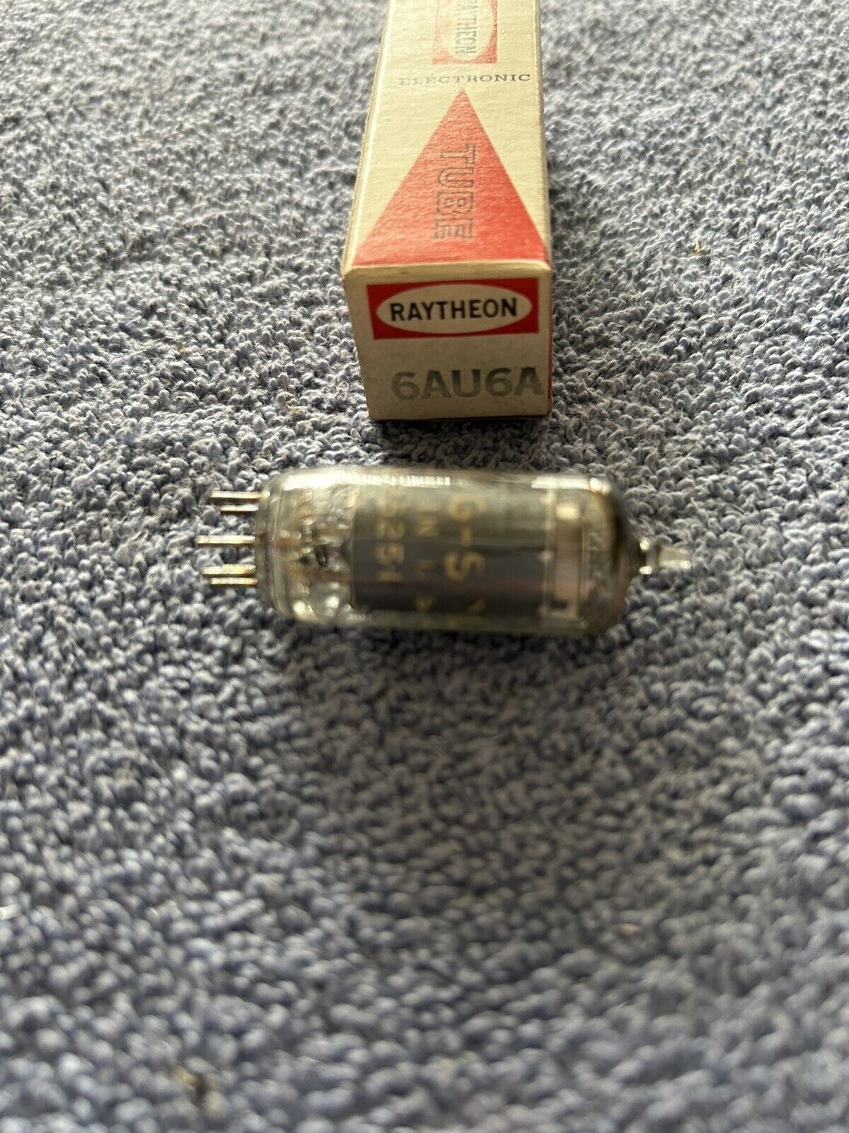 RAYTHEON ELECTRONIC RADIO/TELEVISION TUBE UNTESTED IN BOX 6AU6A