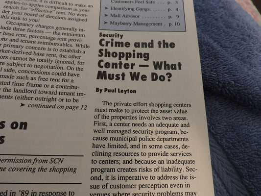 Carlson Report' for Shopping Centers: Gang Article (signed by author)