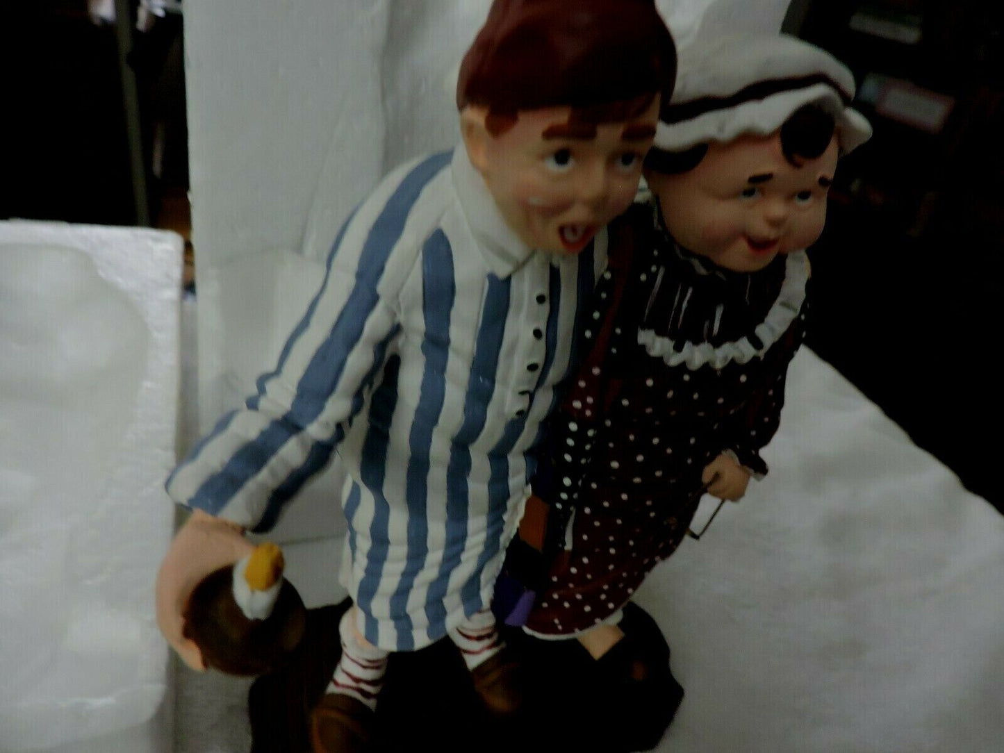 MAMA IN HER KERCHIEF, PAPA IN HIS CAP, DEPARTMENT 56 FIGURINE (NO DATE/NO BOX)