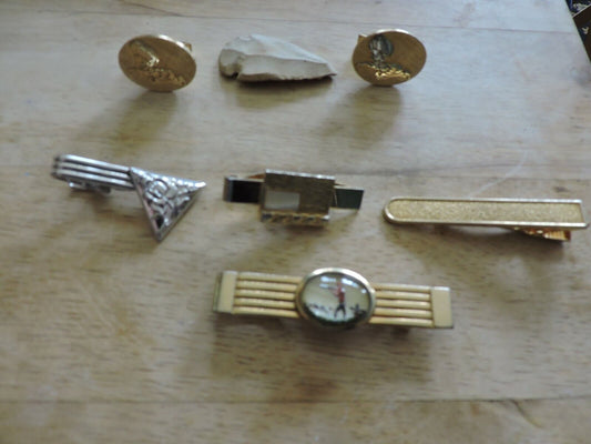 LOT OF MEN'S JEWELRY-TIE CLASPS, CUFF LINKS, BONUS ARROW HEAD (6 PIECE)