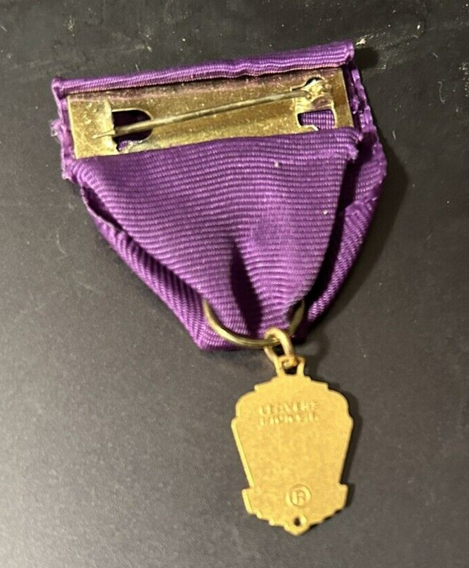 Lions Club: Presidents 100 % Award Medal (Marked 1/10 10K GF) with Diamond Chip