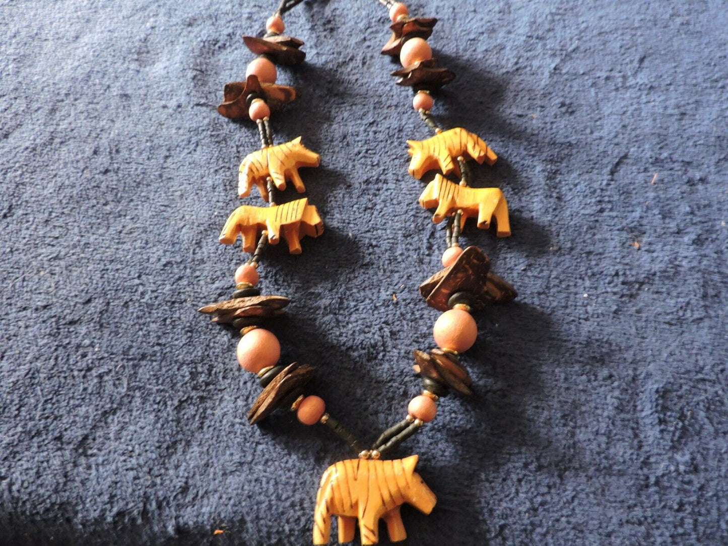 WOODEN ANIMAL AND BEAD NECKLACE--13 INCHES