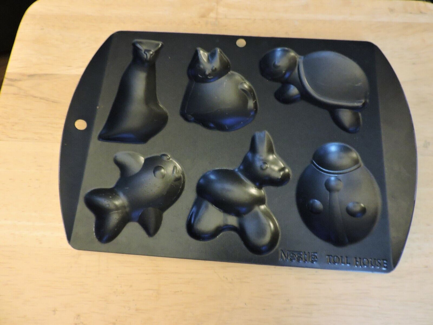 NESTLE TOLL HOUSE NON STICK COOKIE MOLD PAN --CAT, TURTLE, FISH, LADY BUG AND MO