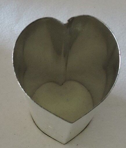 The Pampered Chef Heart Bread Tube