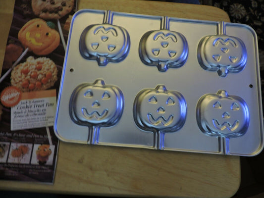 JACK-O-LANTERN COOKIE TREAT PAN (NEW)