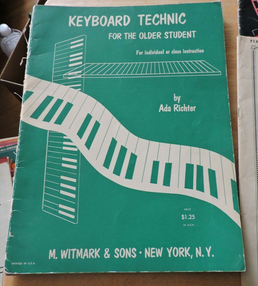 LOT OF PIANO/KEYBOARD MUSIC BOOKS