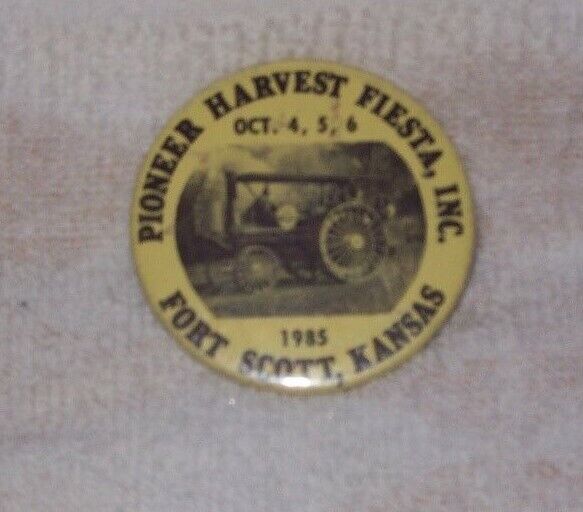 Collectable, Vintage Pioneer Harvest Fiesta, Inc. Fort Scott Kansas Button, 1985