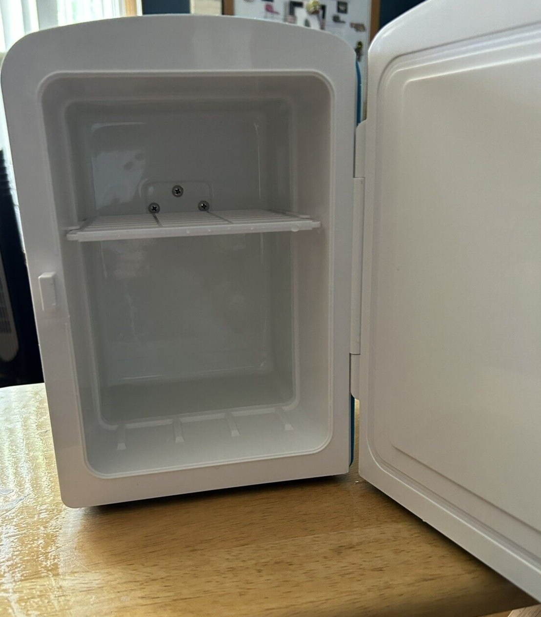 PERSONAL CHILLER MINI FRIDGE HOLDS 6 12 OZ CANS NEW-OPENED BOX