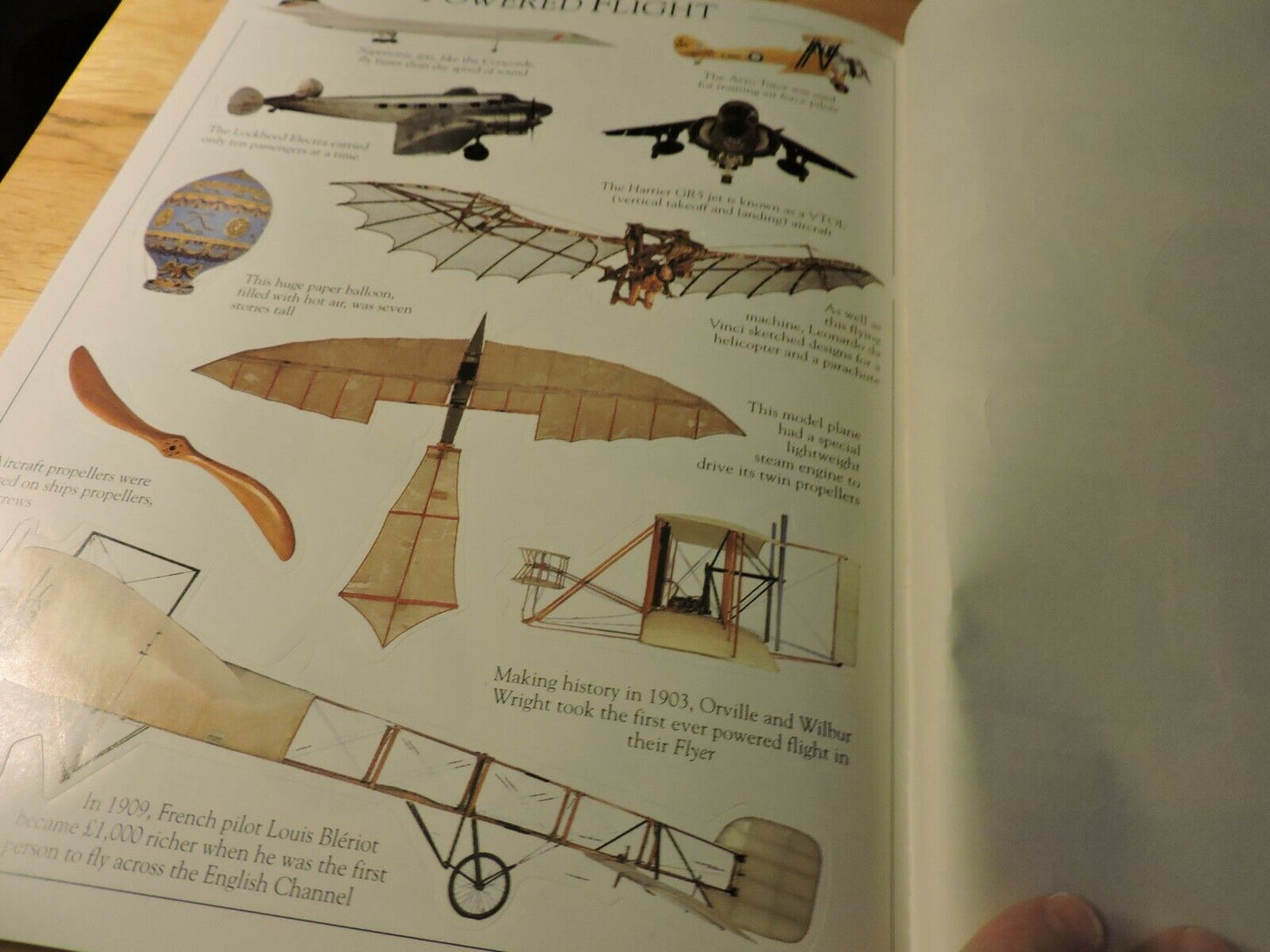 THE GIANT STICKER BOOK OF THINGS THAT GO! CREATE YOUR OWN PICTURE BOOK HUNDREDS