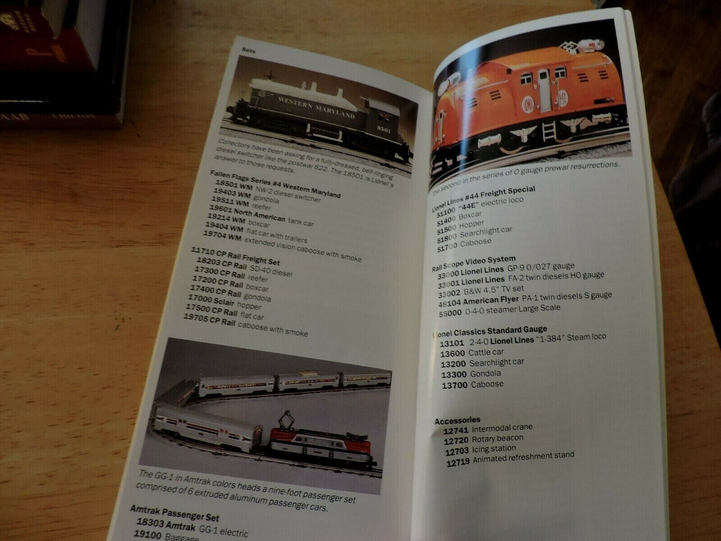 TM BOOKS PRICE AND RARITY GUIDE  LIONEL 1970-1989 BY TOM MCCOMAS & JAMES TUOHY