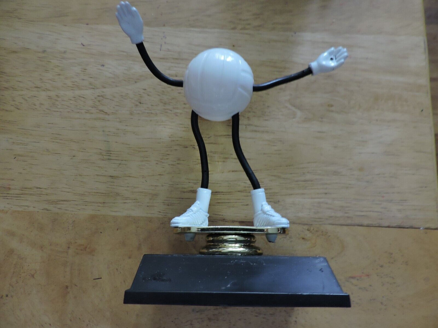 SOCCER TROPHY 7X3.5X3.5 INCHES READY FOR NEW NAME PLATE