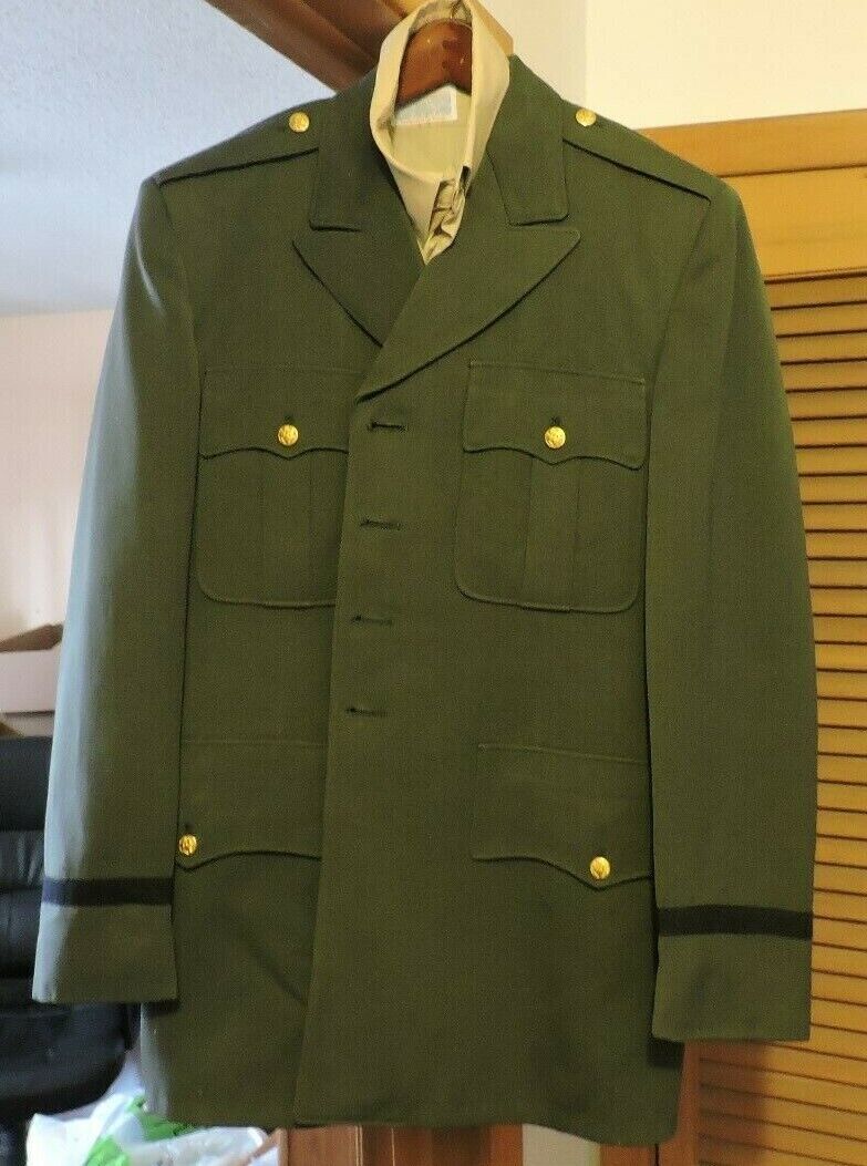 United States Army Uniform (Pants Size 32 Waist/ Coat,Size 39/ Shirt Size 36)