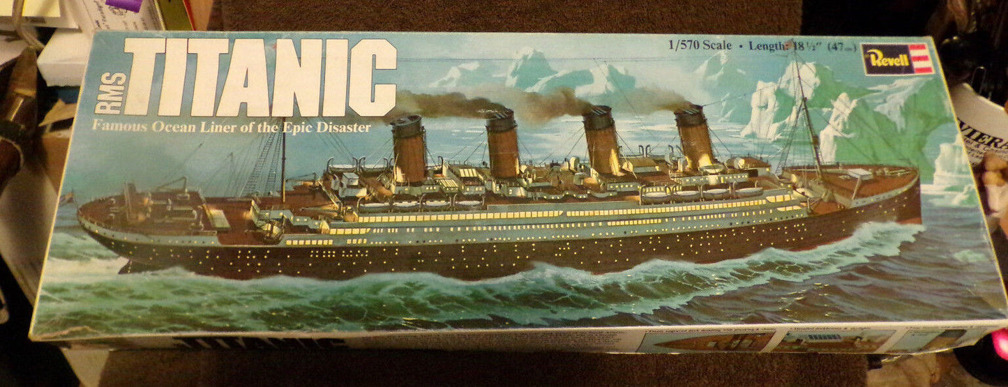 Vintage (1974) Revell Model: RMS Titanic Scale Model: 18 1/2" Long-1/570 Scale