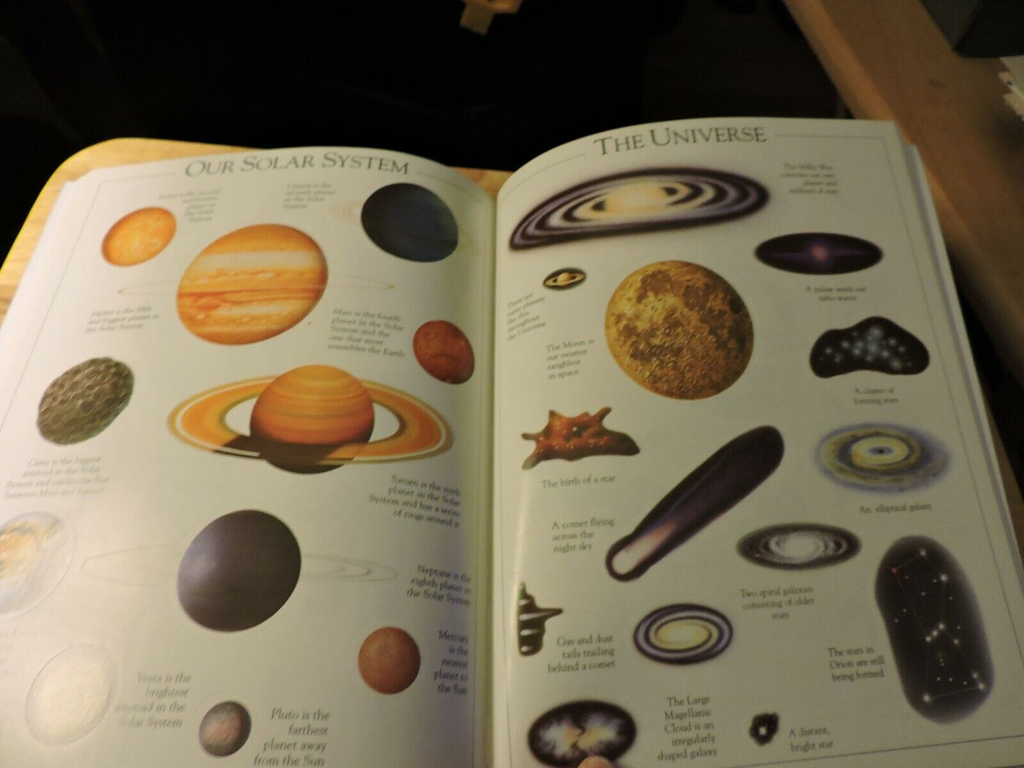 THE GIANT STICKER BOOK OF THINGS THAT GO! CREATE YOUR OWN PICTURE BOOK HUNDREDS