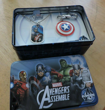 MARVEL AVENGERS ASSEMBLE NECKLACE AND ZIPPER PULL IN COLLECTOR CASE