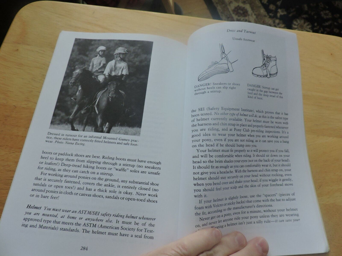 The United States Pony Club Manual of Horsemanship : Basics for Beginners