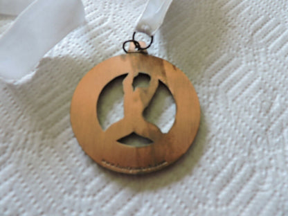SANTA CLARA VALLEY  WRESTING ASSOCIATION CHAMPSHIP ROUND MEDAL ON WHITE RIBBON