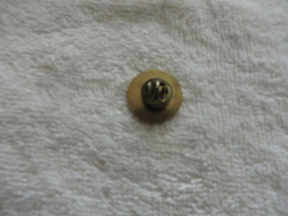 SWIMMING PIN 3/4 INCH ROUND (WHITE WITH SWIMMER IN YELLOW CAP)