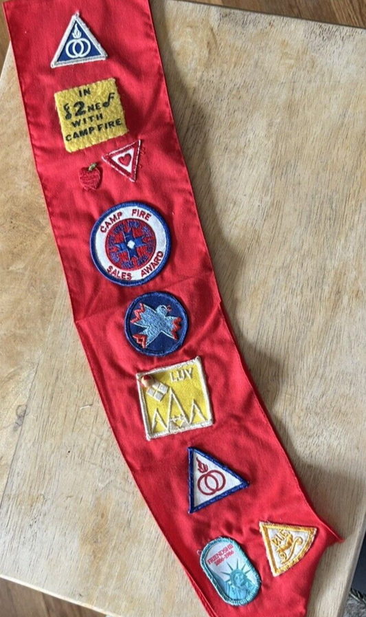 CAMPFIRE GIRLS SASH FROM EARLY 1980'S SASH AND 14 PATCHES