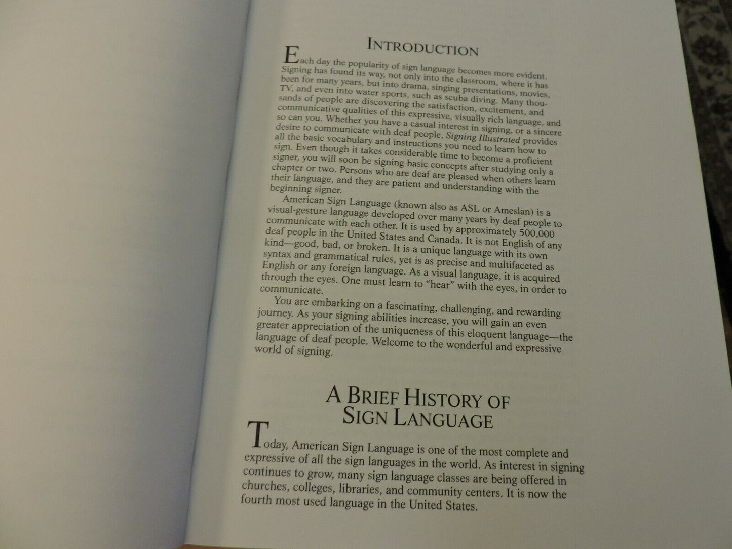 SIGNING ILLUSTRATED THE COMPLETE LEARNING GUIDE (OVER 1350 SIGNS)