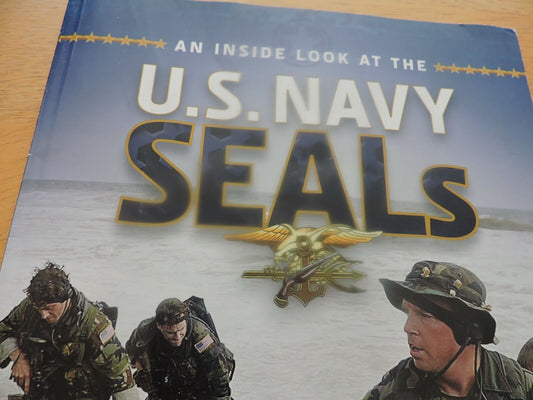 AN INSIDE LOOK ATHE THE U.S. NAVY SEALS  2011 SCHOLASTIC BOOK