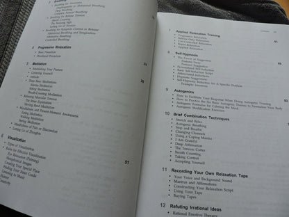 THE RELAXATION & STRESS REDUCTION WOOKBOOK  5TH EDITON--2001