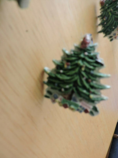 CHRISTMAS TREE SHOWER CURTAIN HOLDERS (23 CERAMIC)