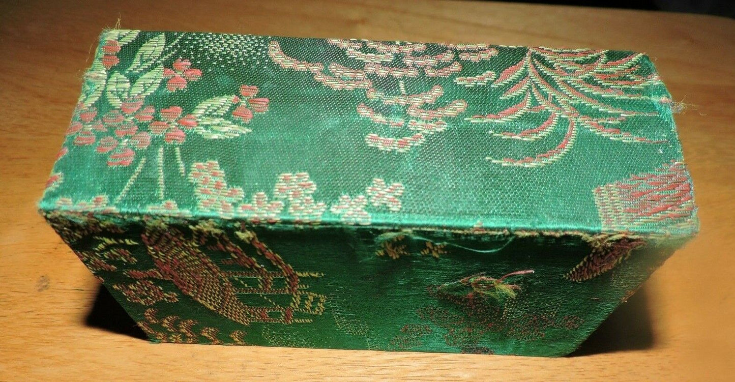 PAINTED CHINESE STRESS/MASSAGE HAND BALLS IN DECORATIVE BOX