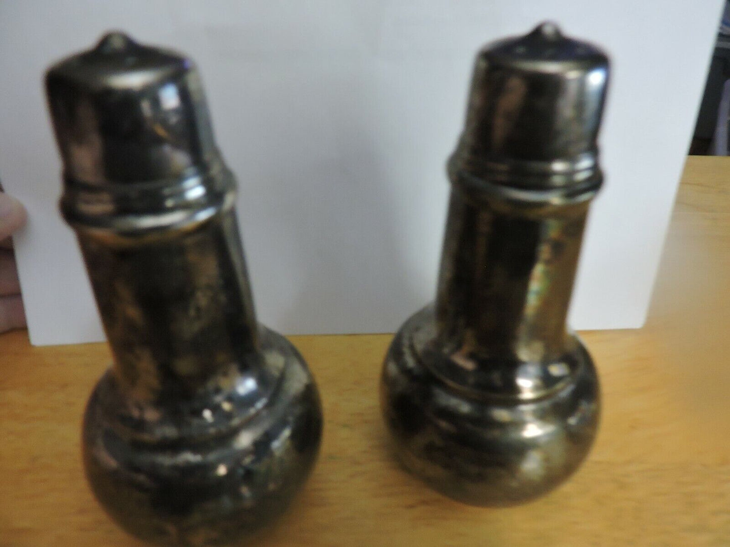SALT AND PEPPER SHAKERS SILVER, 4.5 X 2.5 INCHES