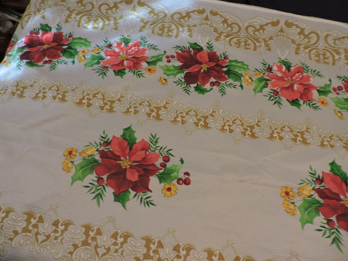 POINSETTIA TABLE CLOTH--87"X61"