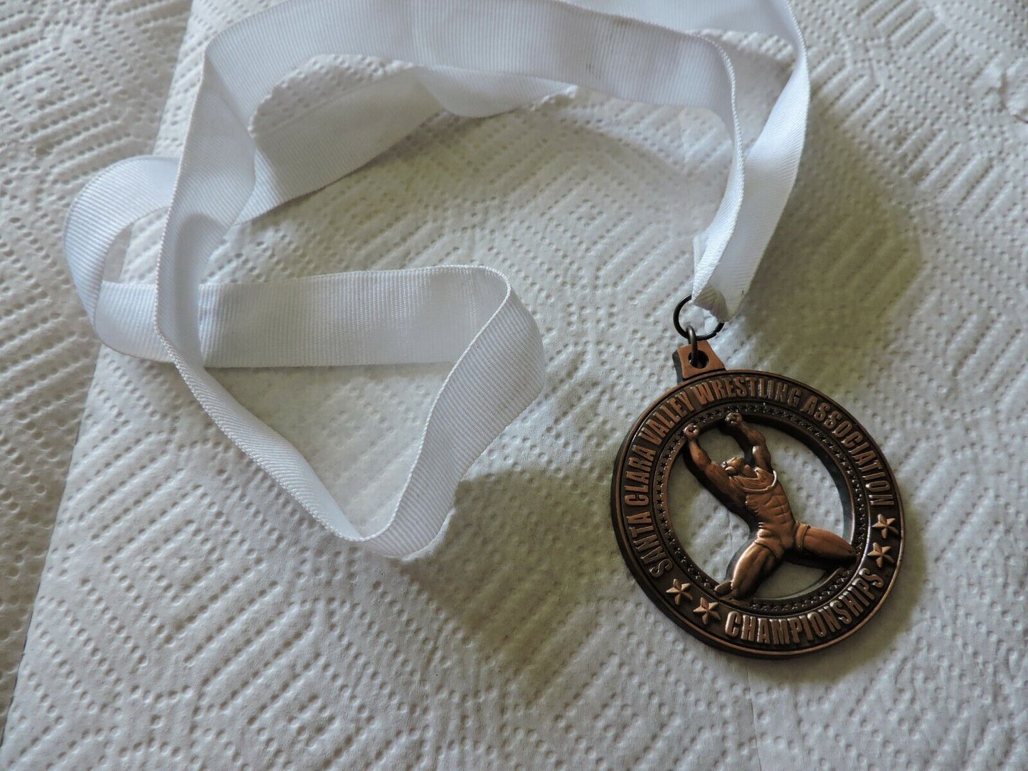 SANTA CLARA VALLEY  WRESTING ASSOCIATION CHAMPSHIP ROUND MEDAL ON WHITE RIBBON
