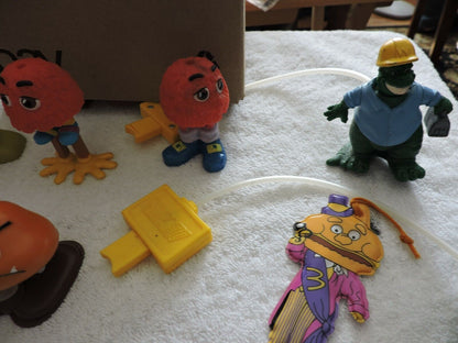 VARIETY LOT OF TOYS--8 PIECES