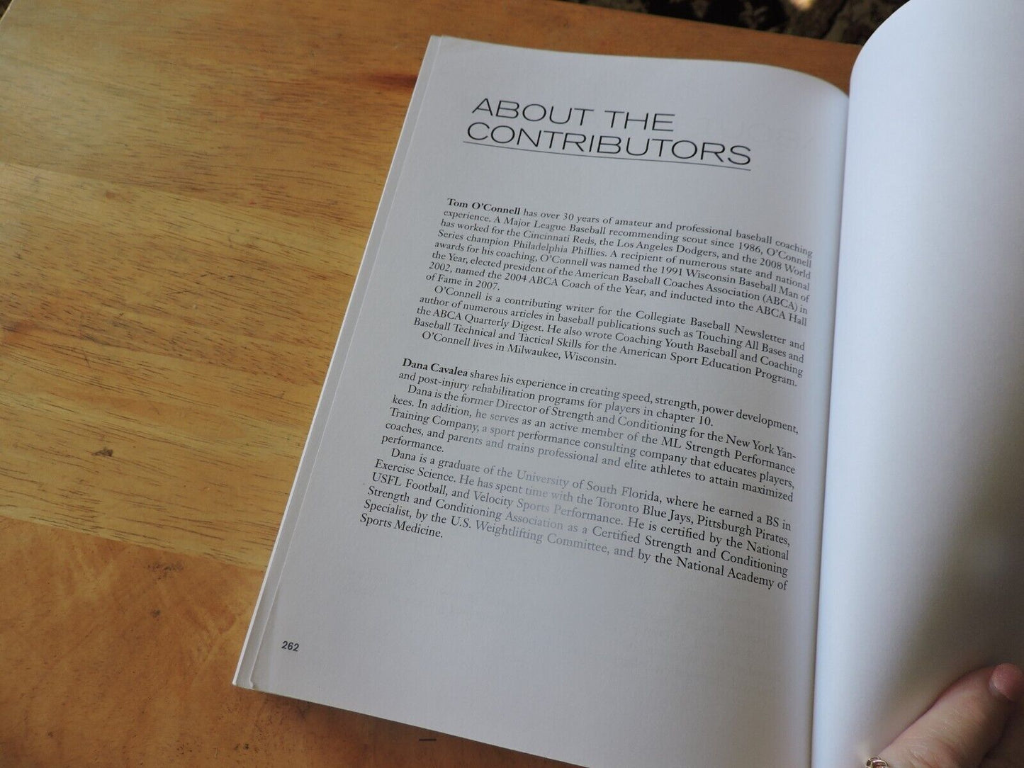 THE COMPLETTE GUIDE TO PITCHING WITH DVD BY DEREK JOHNSON, 2013